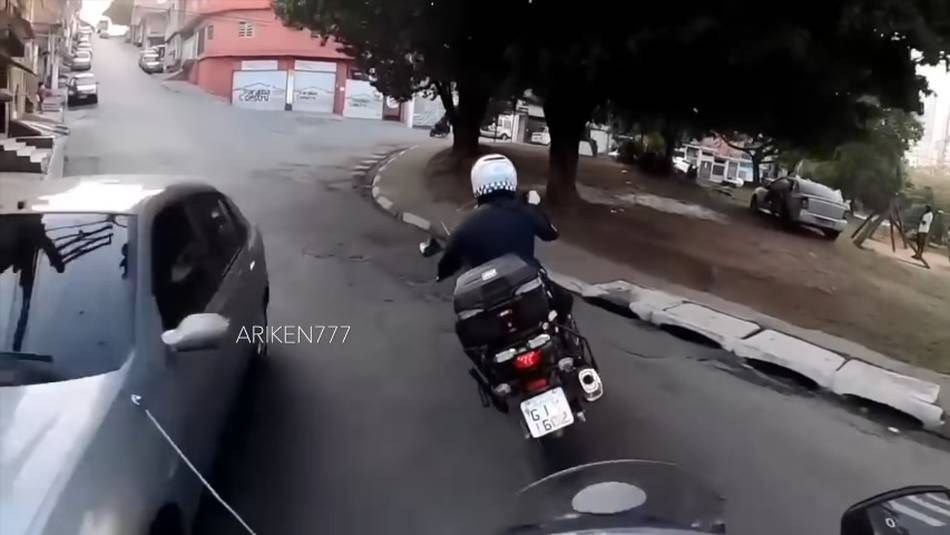 Insane Motorcycle Police Chase
