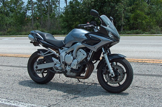 2005 Yamaha FZ6 fazer