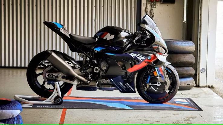 Dillere Destan 2024 BMW M 1000 RR Performansı