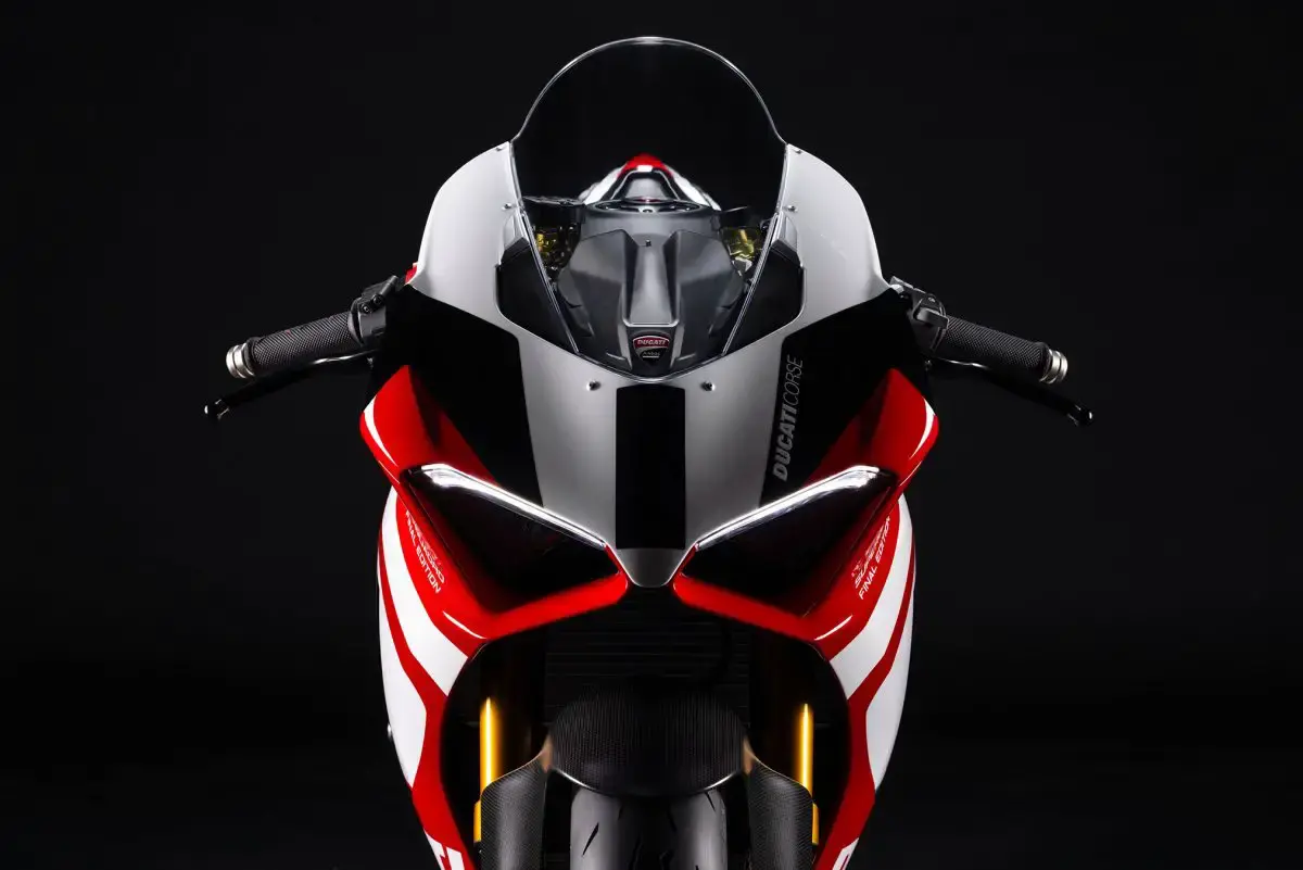 2025 Ducati Panigale V2 Superquadro Final Edition5 1200x801 1