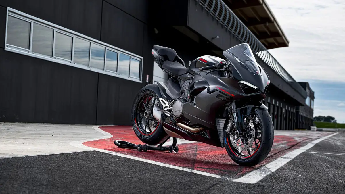 2025 Ducati Panigale V2c 1200x675 1