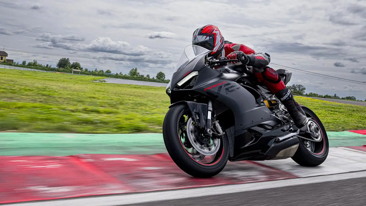 2025 Ducati Panigale V2d 1200x675 1