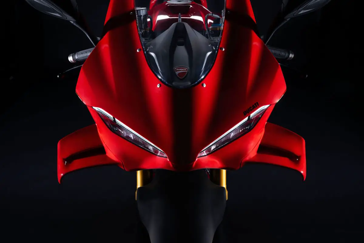 2025 Ducati Panigale V4 5