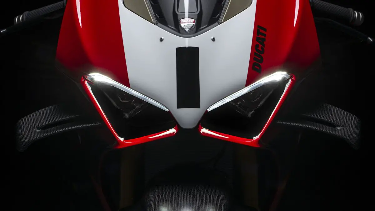 2025 Ducati Panigale V4R2 1200x675 1