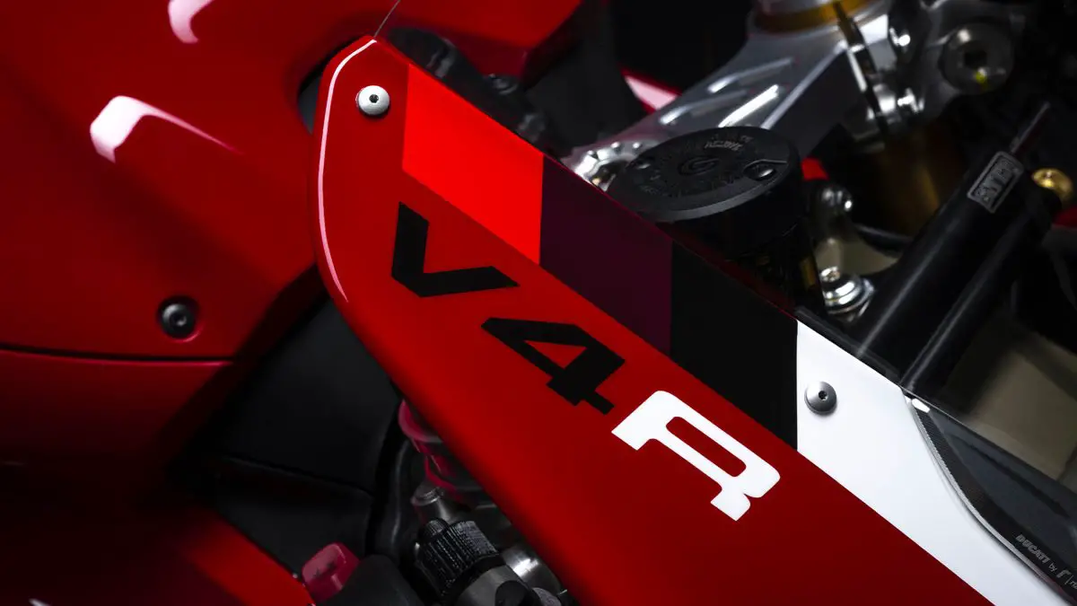 2025 Ducati Panigale V4R3 1200x675 1