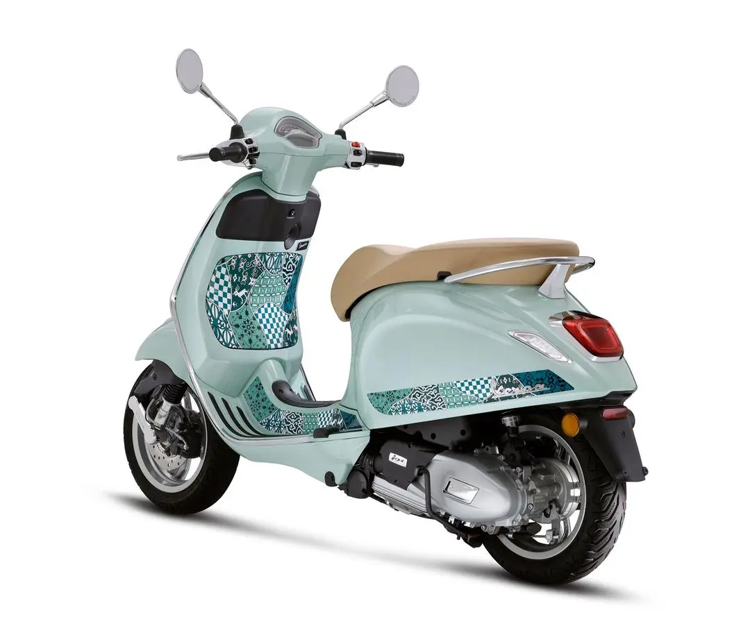 Vespa Primavera 50 batik