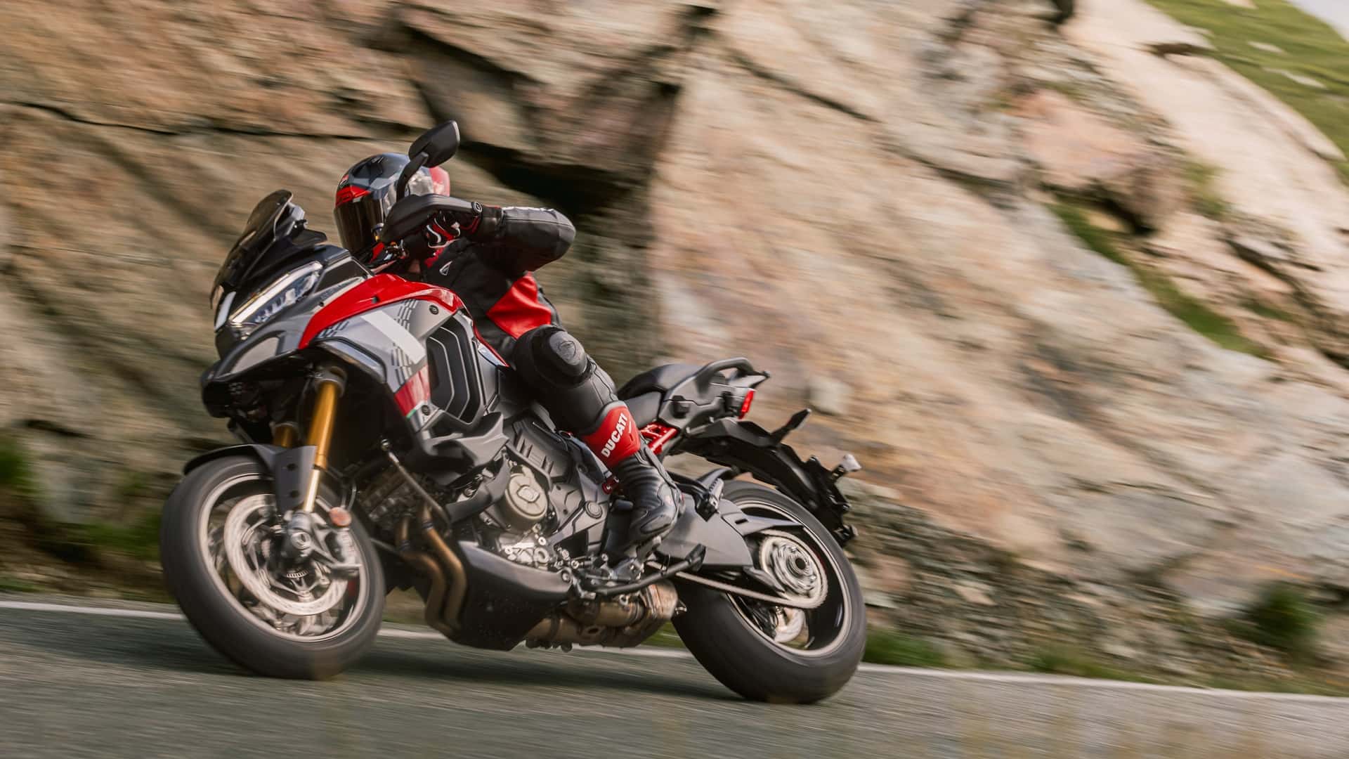 2025 ducati multistrada v4 pikes peak riding