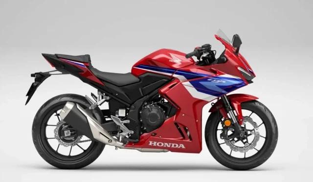 Honda Dört Silindirli Bir CBR400R Hazırlıyor