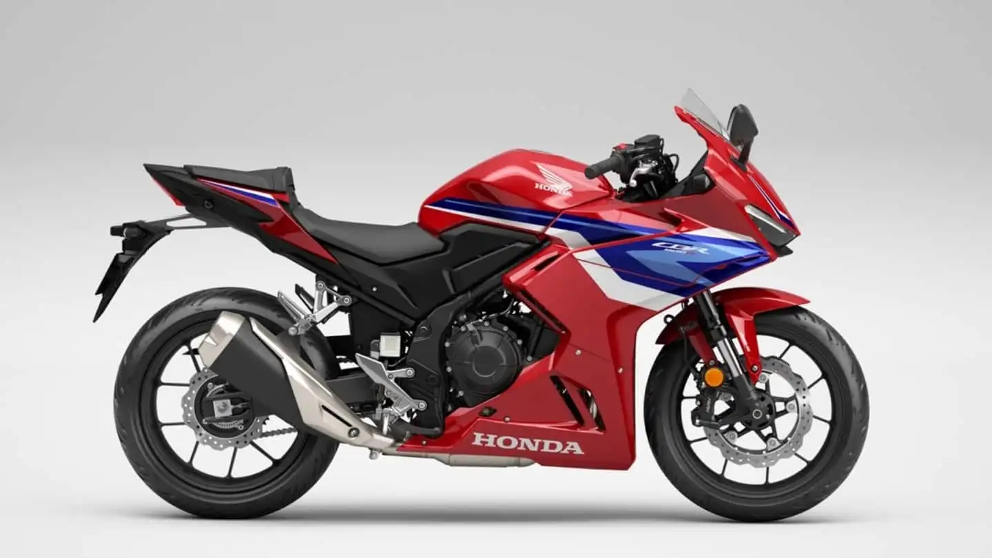 Honda Dört Silindirli Bir CBR400R Hazırlıyor