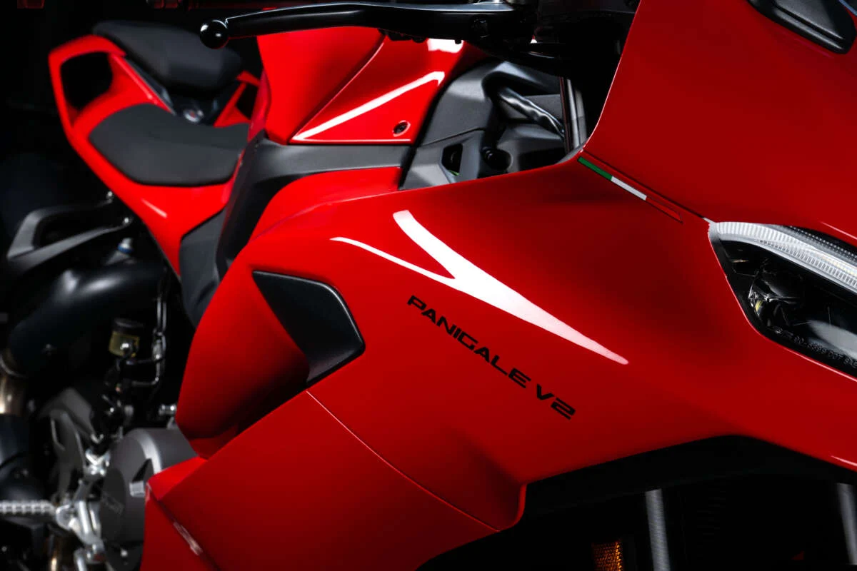 2025 Ducati Panigale V2 1 1200x800 1