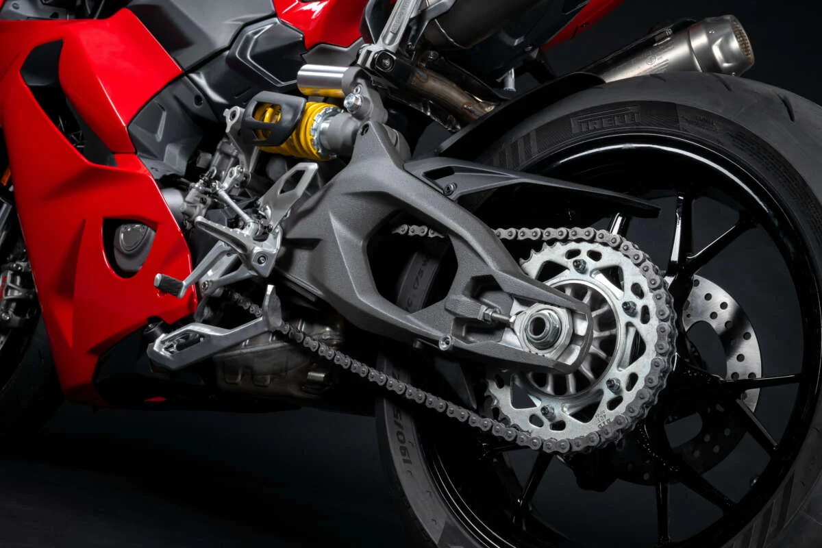 2025 Ducati Panigale V2 11 1200x800 1