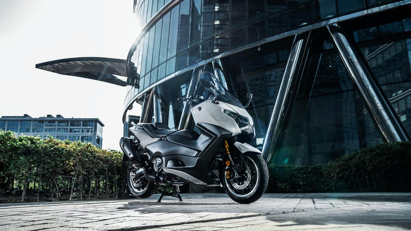 Yamaha TMAX Tech Max 2025 vs